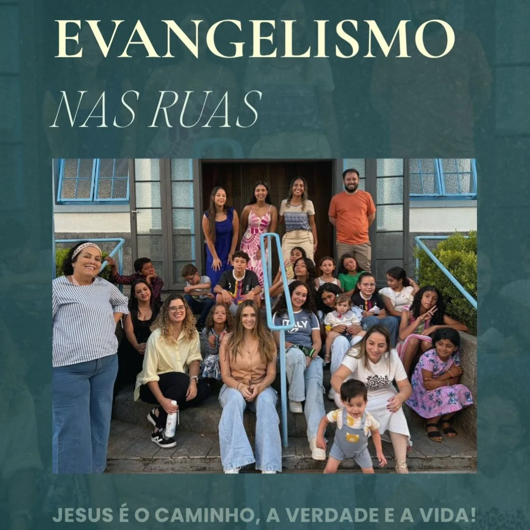 Membros e crianças da IPI Jardim Kennedy reunidos para evangelismo nas ruas